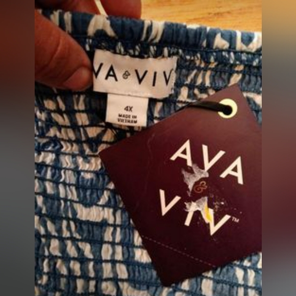AVA & VIV 4X blue/white print crop blouse - Picture 3 of 10